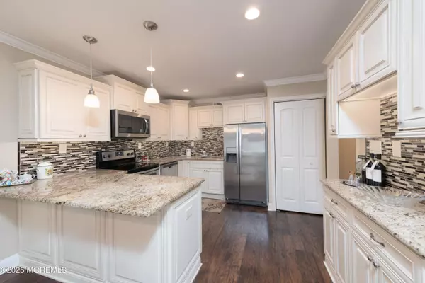 Freehold, NJ 07728,20 Plaza Del Campillo #1000