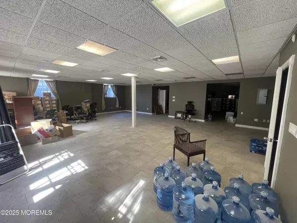 Red Bank, NJ 07701,165 State Route 35 #Basement