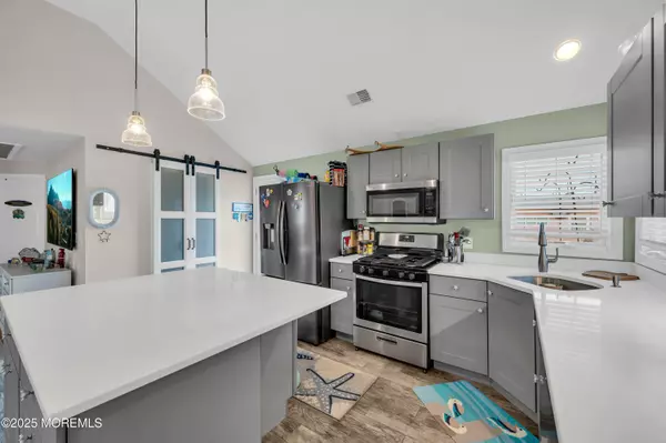 Lavallette, NJ 08735,100 W Penguin Way