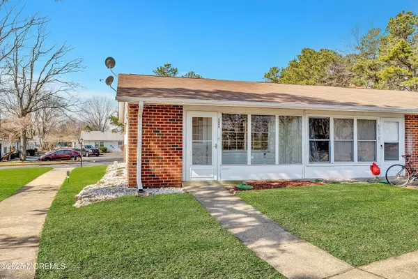 Lakewood, NJ 08701,885 Inverness Court