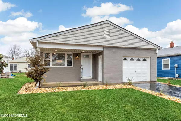 Toms River, NJ 08757,11 Camrose Street