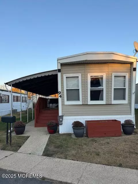 Hazlet, NJ 07730,94 Locust Grove