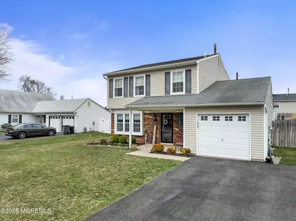 Howell, NJ 07731,6 Blueberry Path