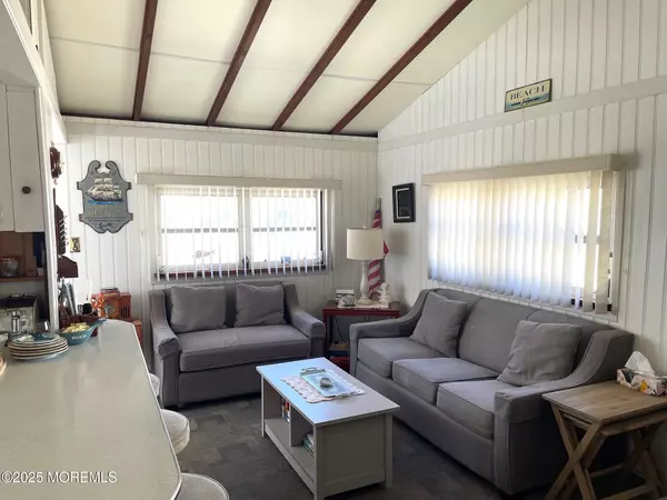 Lavallette, NJ 08735,115 W Amberjack Way