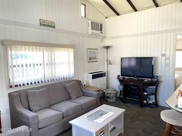 Lavallette, NJ 08735,115 W Amberjack Way