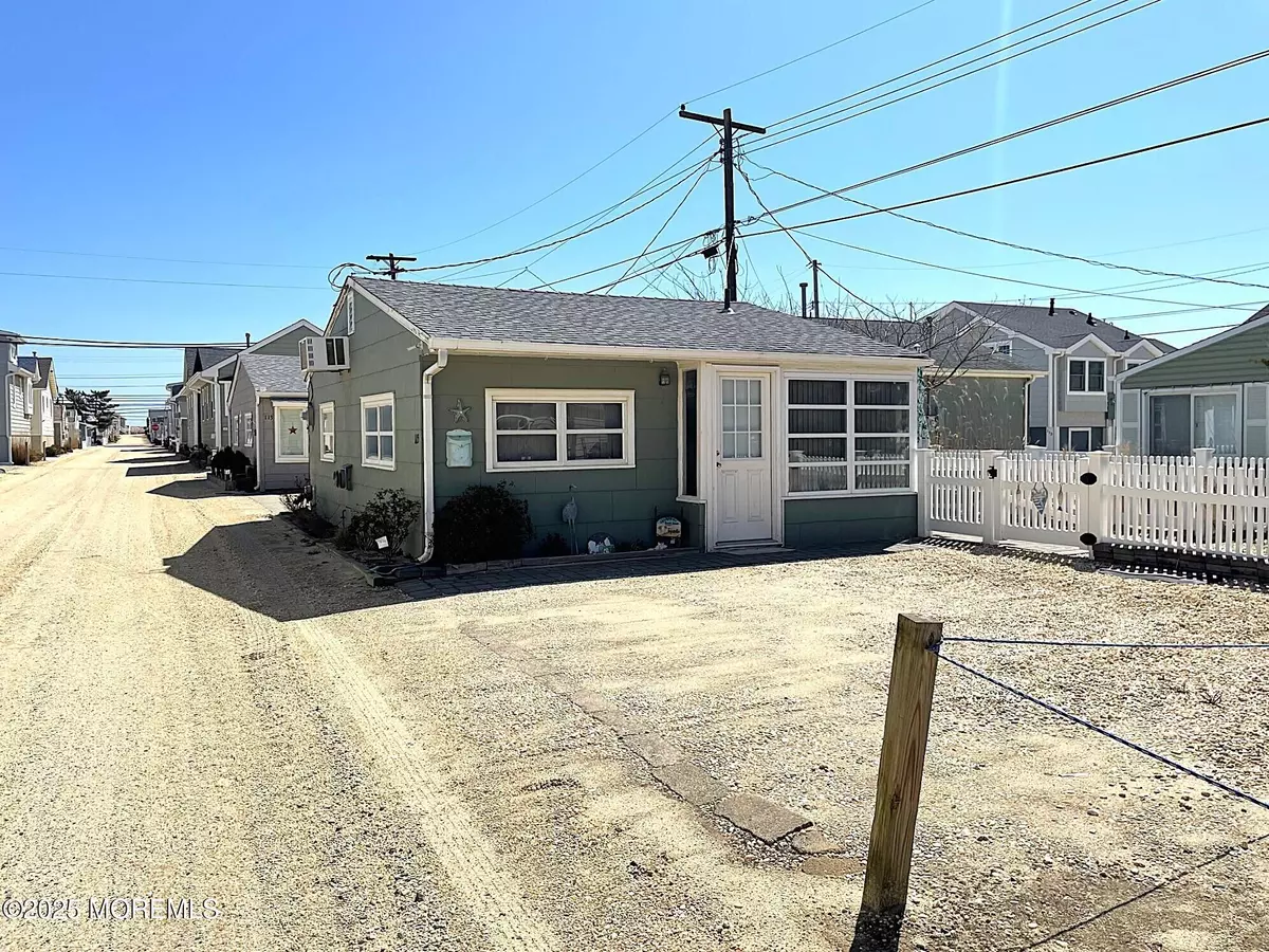 Lavallette, NJ 08735,115 W Amberjack Way