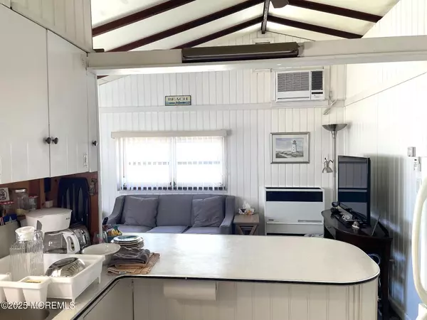 Lavallette, NJ 08735,115 W Amberjack Way