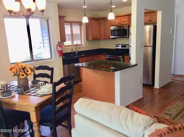 Red Bank, NJ 07701,8 Middlebrook Court