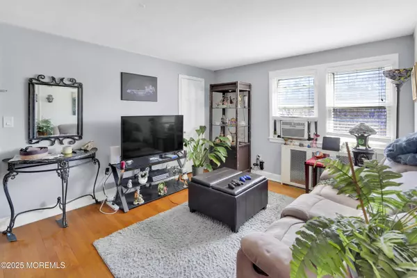 Red Bank, NJ 07701,119125 Wallace Street