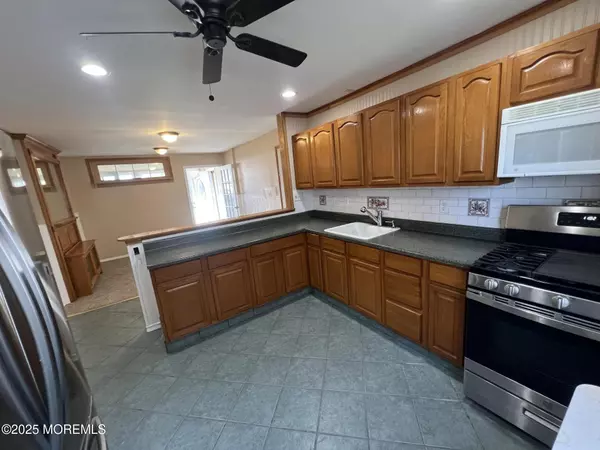 Hazlet, NJ 07730,330 State Route 36