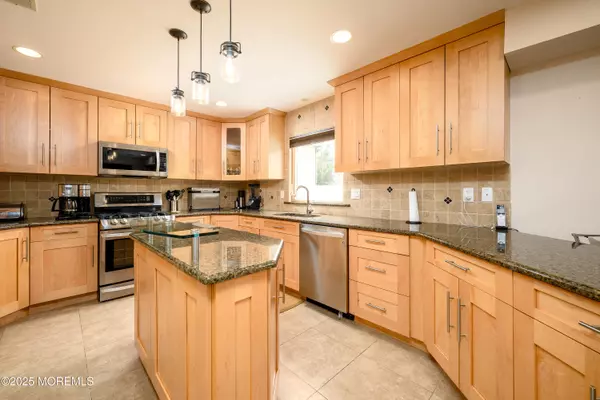 Manalapan, NJ 07726,3 Country Oaks Drive