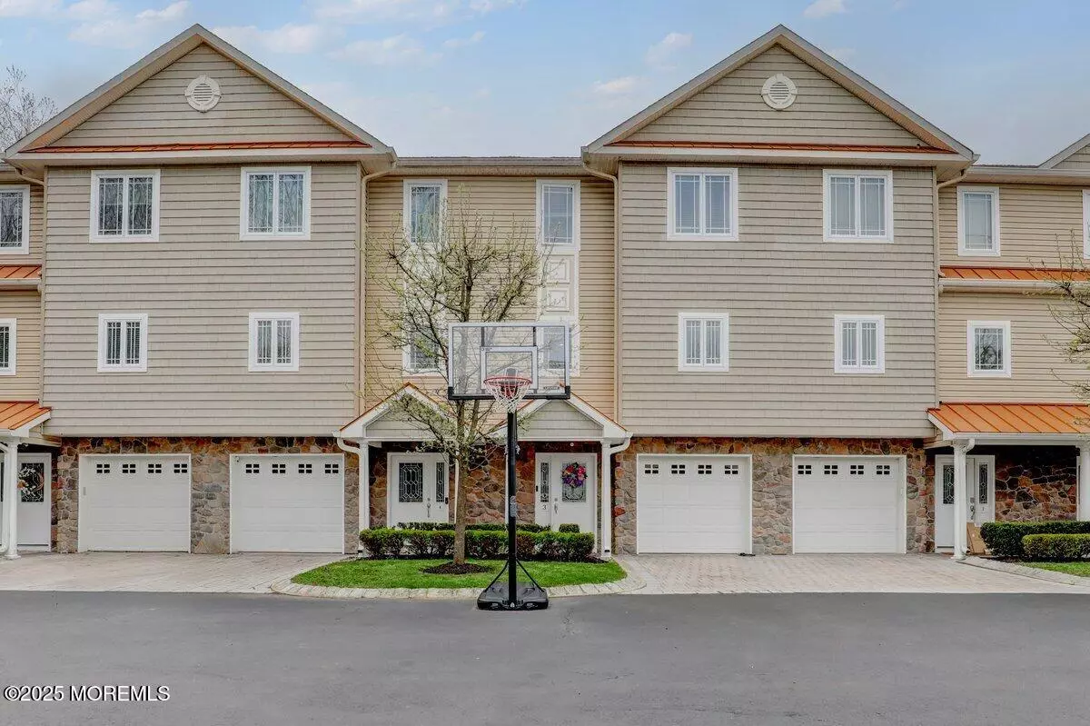 Aberdeen, NJ 07747,553 Atlantic Avenue #3