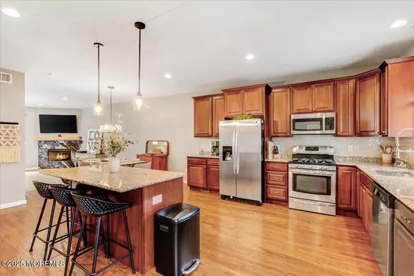 Aberdeen, NJ 07747,553 Atlantic Avenue #3