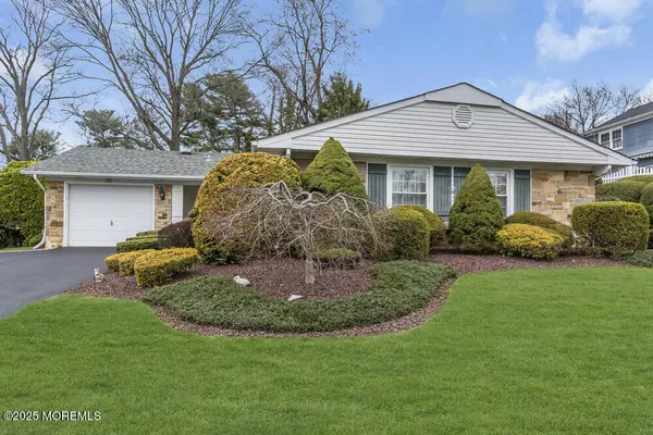 23 Oaklyn Lane, Matawan, NJ 07747