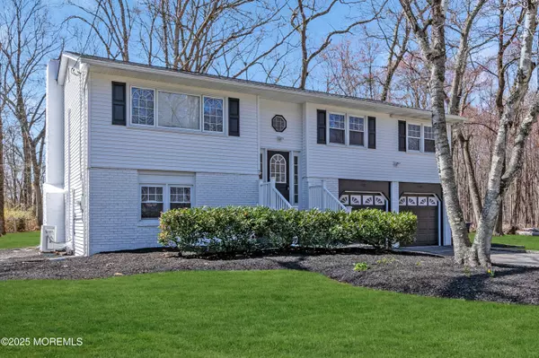 Lawrence, NJ 08648,7 Bunker Hill Road