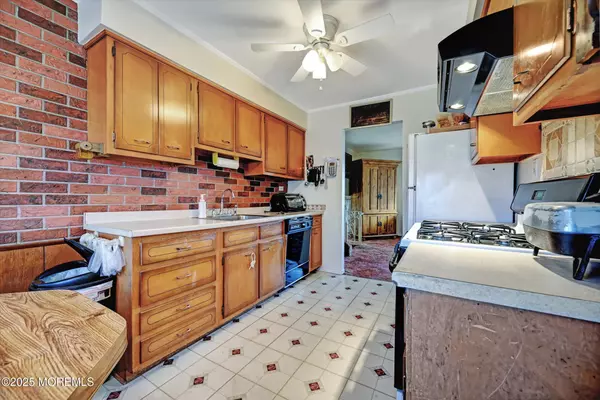 Manalapan, NJ 07726,42 Kipling Way