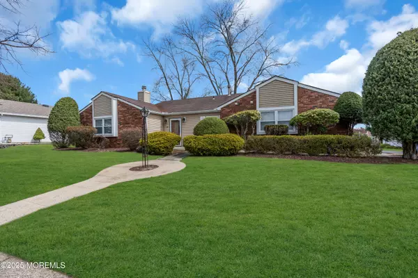 Marlboro, NJ 07746,14 Oriel Way