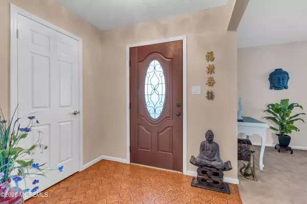 Marlboro, NJ 07746,14 Oriel Way