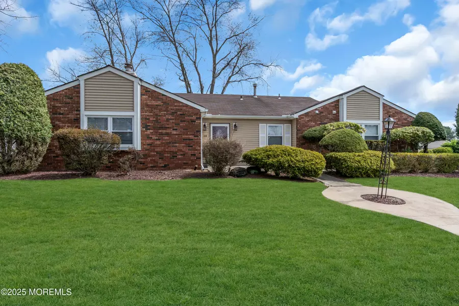 14 Oriel Way, Marlboro, NJ 07746