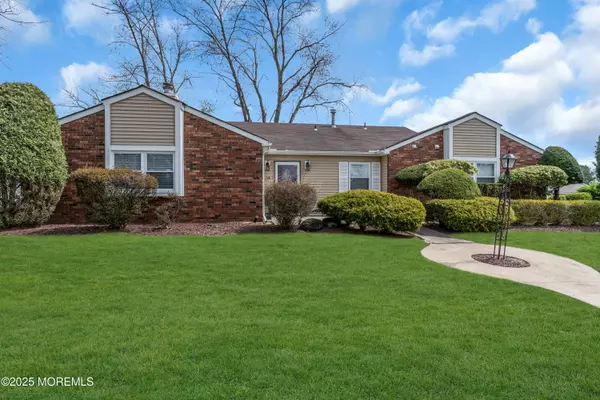 Marlboro, NJ 07746,14 Oriel Way