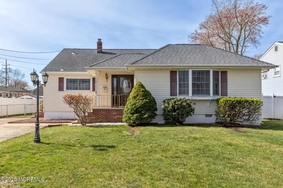 5 Evergreen Street, Hazlet, NJ 07730