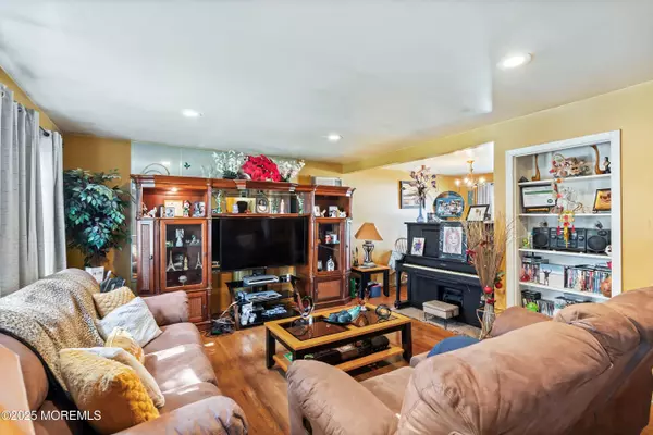 Brick, NJ 08724,1 Avon Way