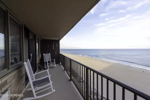 Monmouth Beach, NJ 07750,55 Ocean Avenue #11E
