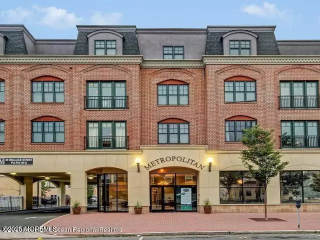 Red Bank, NJ 07701,23 Wallace Street #207