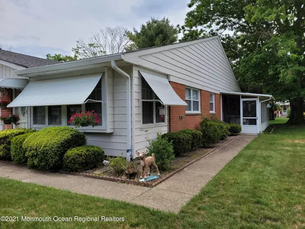 Whiting, NJ 08759,2 Quaker Lane #B