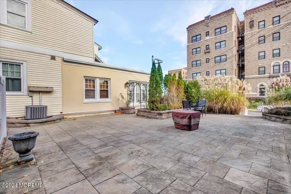 Asbury Park, NJ 07712,301 8th Avenue #7