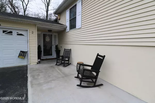 Howell, NJ 07731,2 Colonial Court