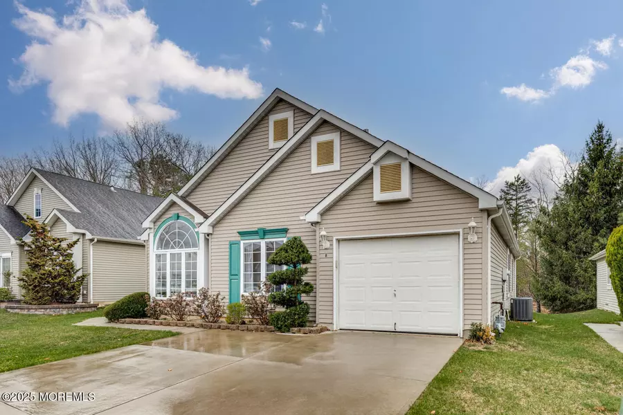 8 Penny Lane, Jackson, NJ 08527