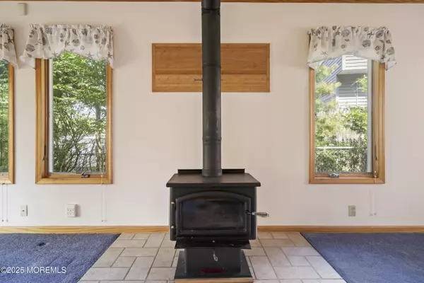 Lanoka Harbor, NJ 08734,406 Hemlock Drive