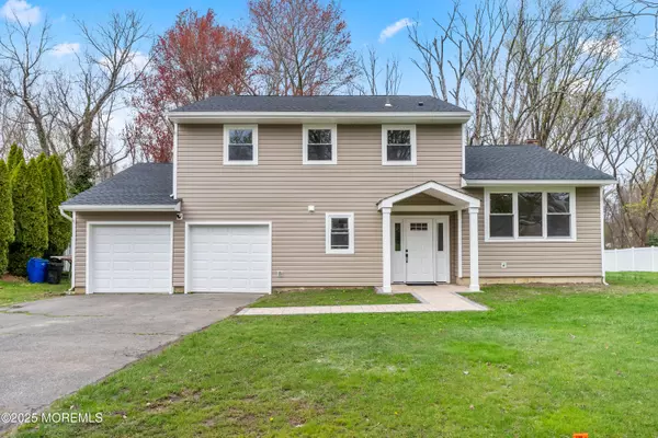 18 Hearthstone Drive, Manalapan, NJ 07726