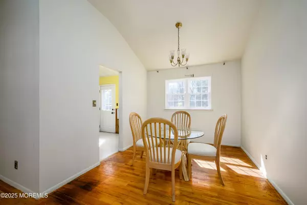 Howell, NJ 07731,33 Salem Hill Road