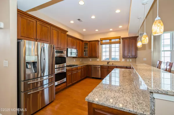 Monroe, NJ 08831,7 Riviera Drive