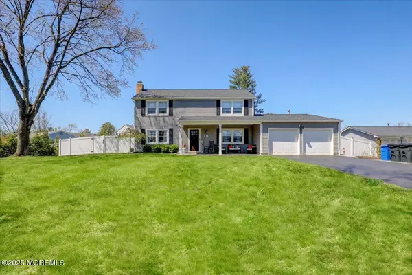 11 Edwards Lane, Manalapan, NJ 07726