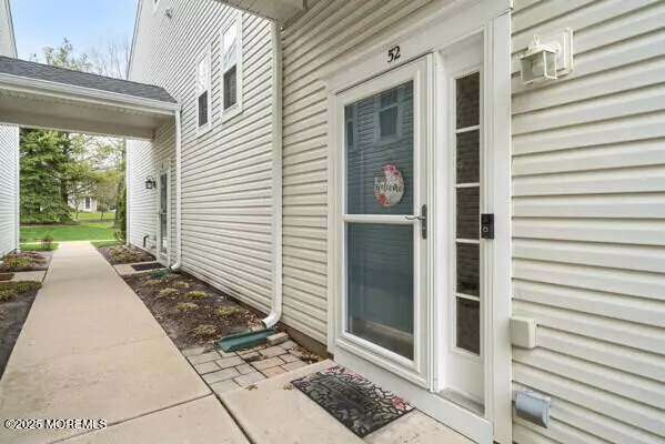 Howell, NJ 07731,52 Winged Foot Court #1000