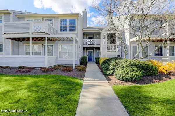 Howell, NJ 07731,394 Brookview Court