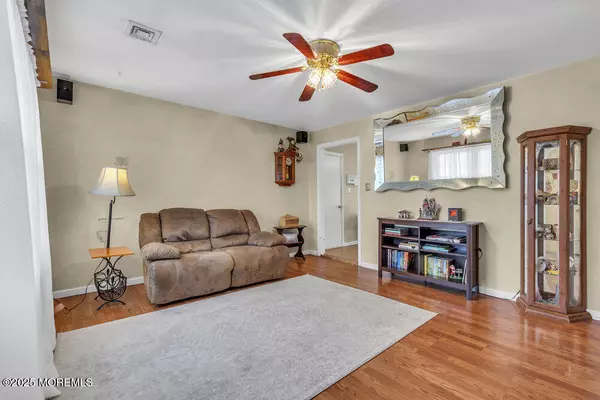 Manahawkin, NJ 08050,117 Bowsprit Road
