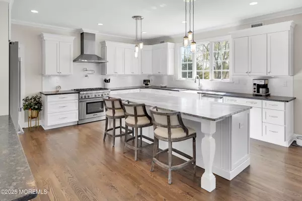 Little Silver, NJ 07739,16 Winding Way