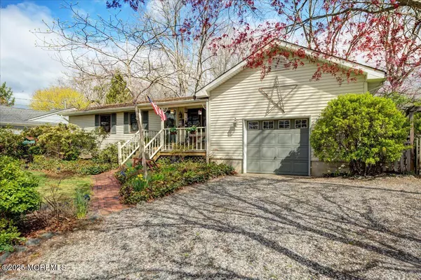 Manahawkin, NJ 08050,1046 Cutlass Avenue