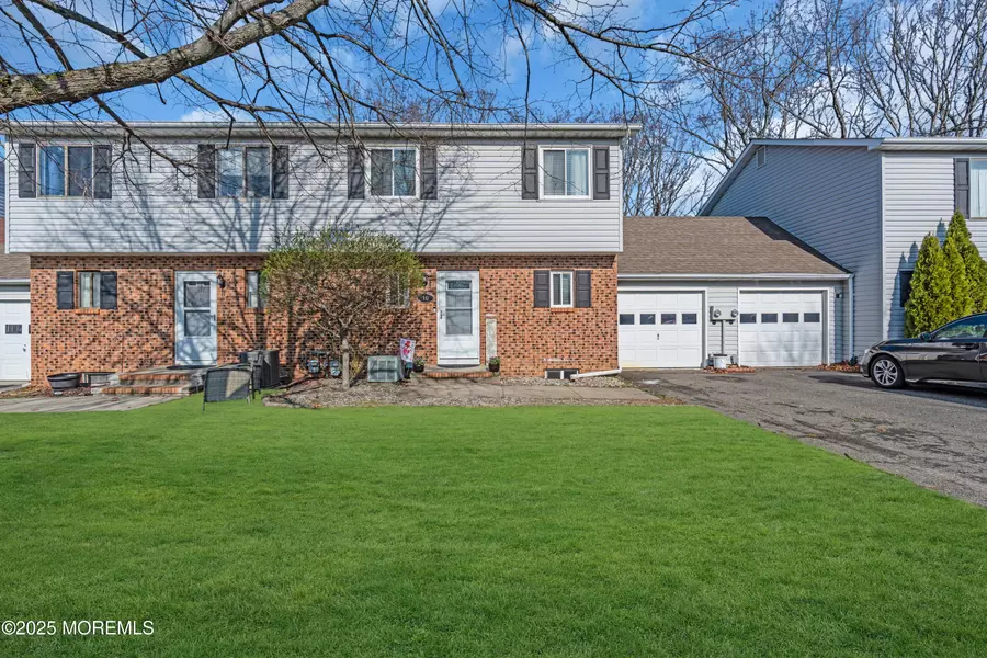 10 Tracey Court, Howell, NJ 07731