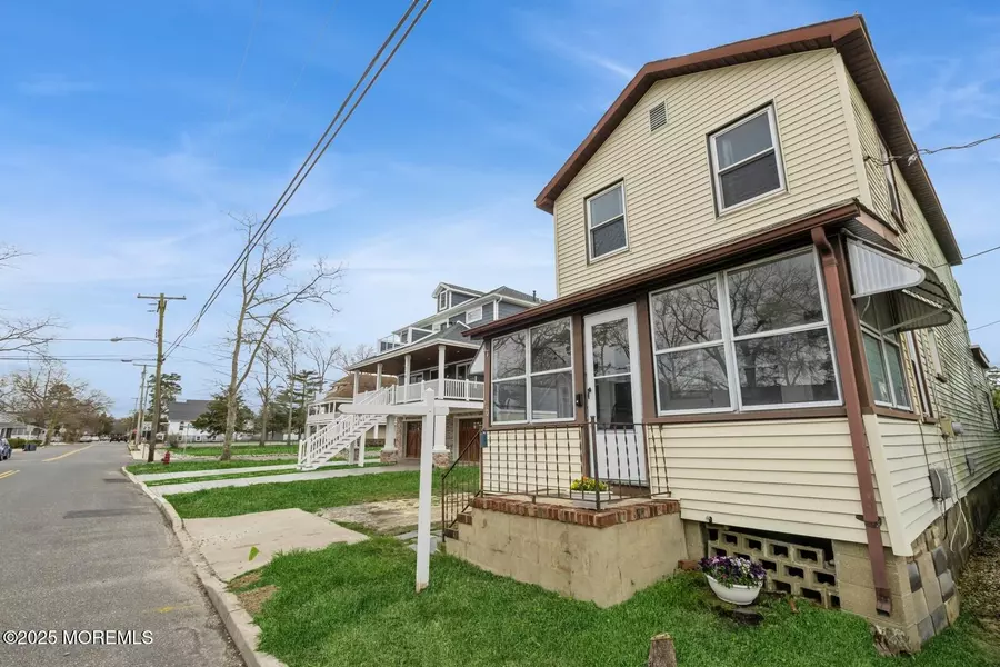 210 Asbury Avenue, Ocean Gate, NJ 08740