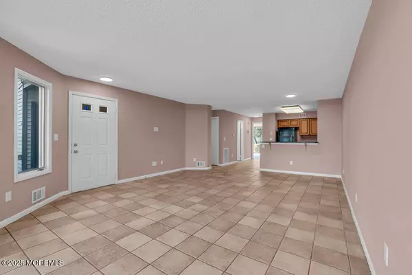 Point Pleasant, NJ 08742,3431 Bridge Avenue #9