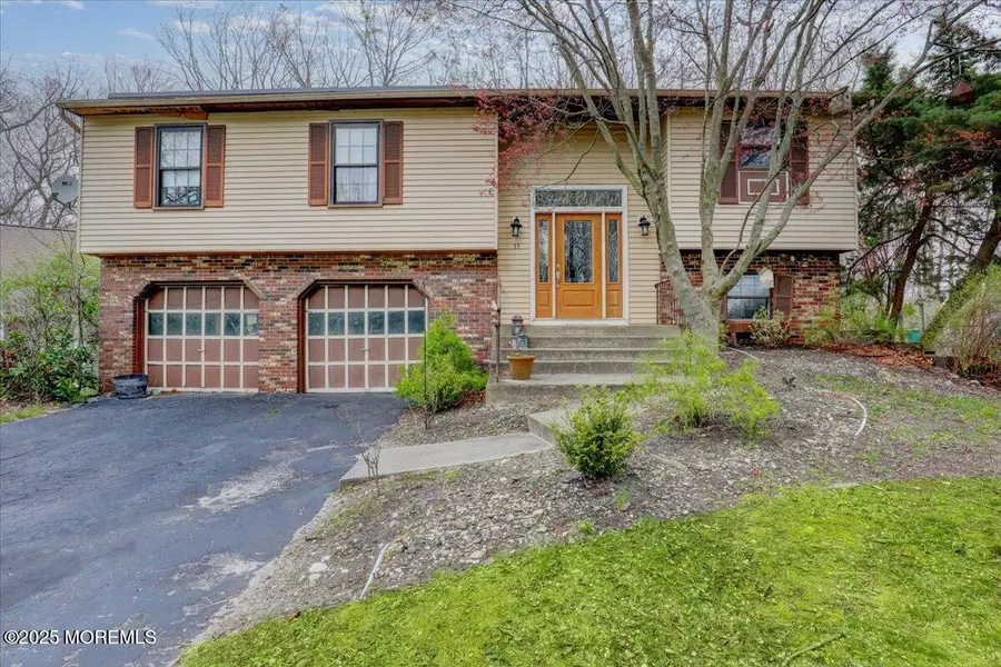 11 Lamp Post Court, Howell, NJ 07731