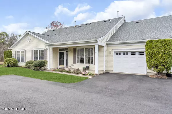 Lakewood, NJ 08701,65 Golden Willows Avenue