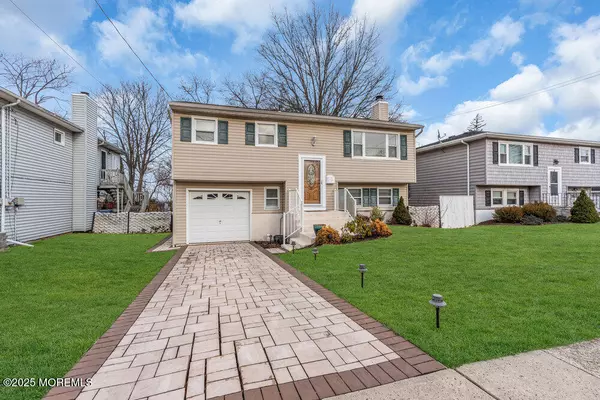 Keyport, NJ 07735,304 Beachwood Way