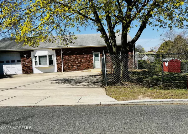 Sayreville, NJ 08872,39 Quaid Street