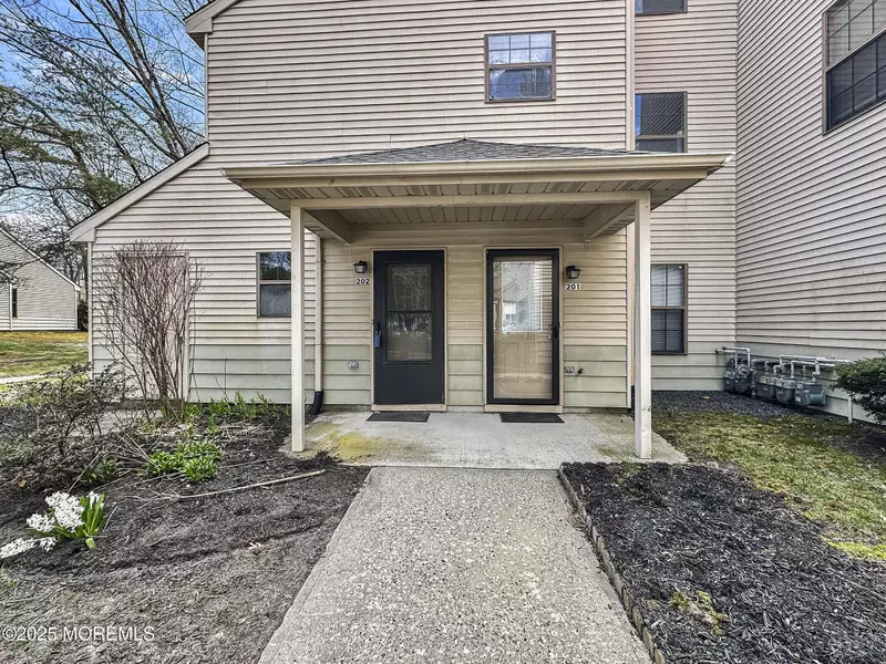 202 Pine Meadow Court, Jackson, NJ 08527